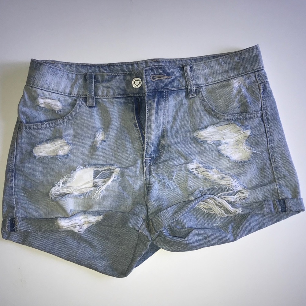 NWOT H&M distressed denim shorts